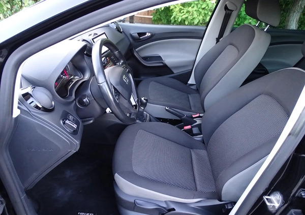 Seat Ibiza cena 29500 przebieg: 229600, rok produkcji 2016 z Mikołajki małe 704